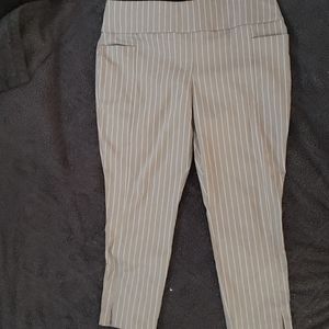 BRAND NEW APT9 STRIPED CAPRIS
